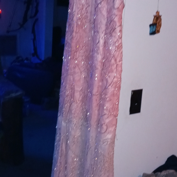 Prom dress - Picture 2 of 5